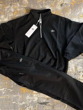 ALO Yoga Men's Black Half-Zip Sweatshirt
